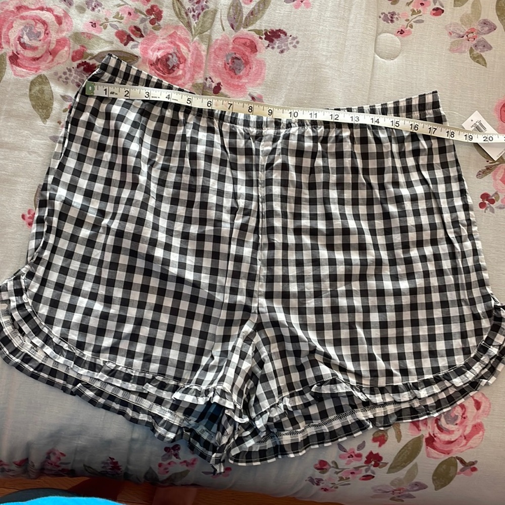 Ruffle trim sleep shorts